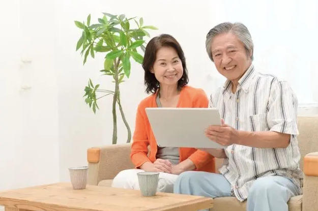 教你如何把“银发社群”做成5000亿美金的生态帝国